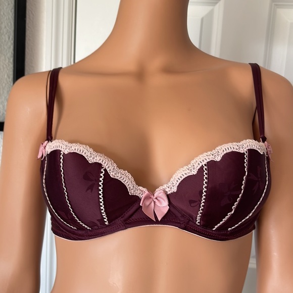 Victoria's Secret Other - NWOT VICTORIA’S SECRET SEXY LITTLE THINGS CLAM SHELL BRA. Sz 34B. Plum w/pink.